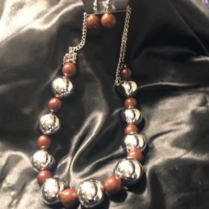 NECKLACE AND EARRINGS SET